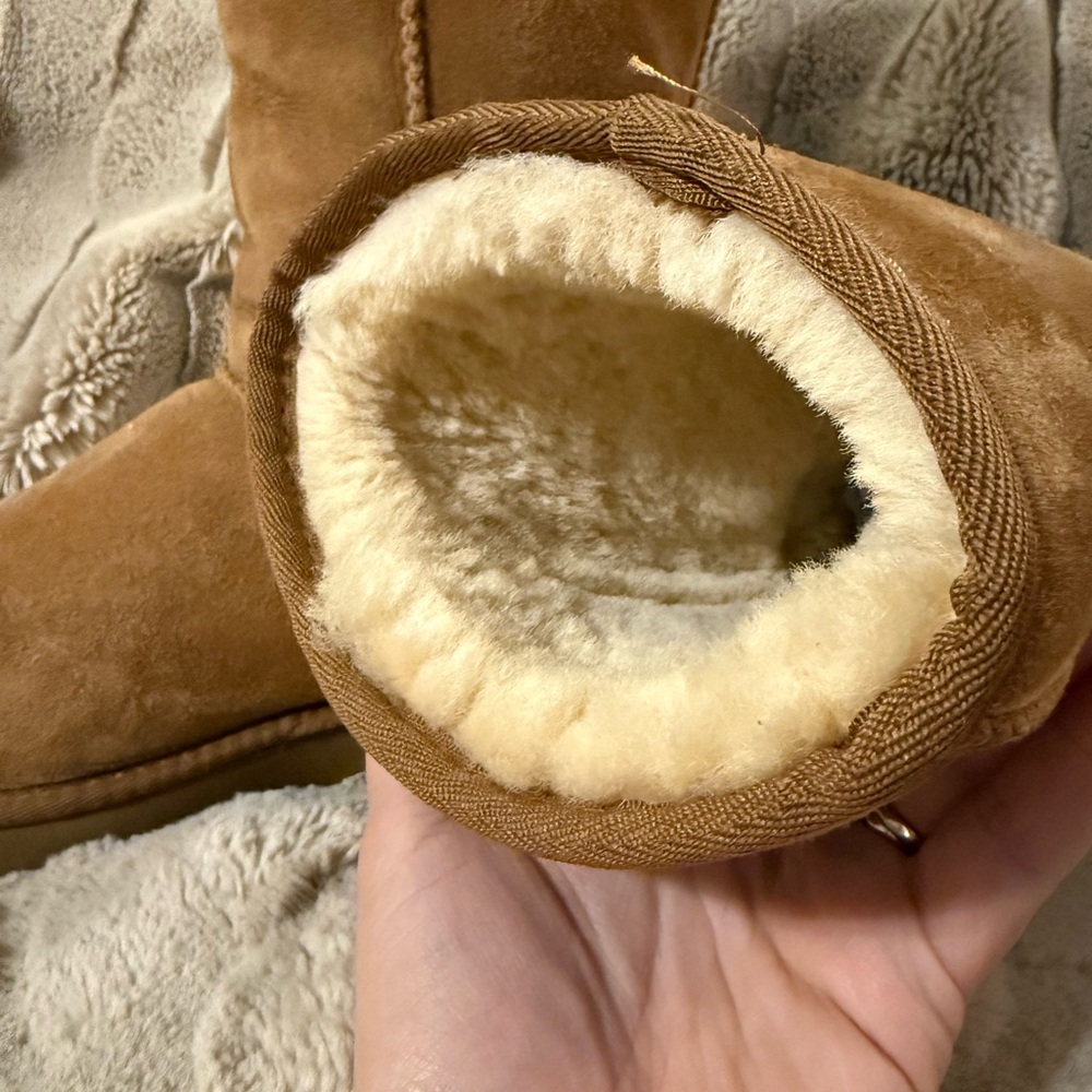 UGG Women's chestnut tall Winter Boots with shearling lining LIKE NEW - Picture 8 of 13